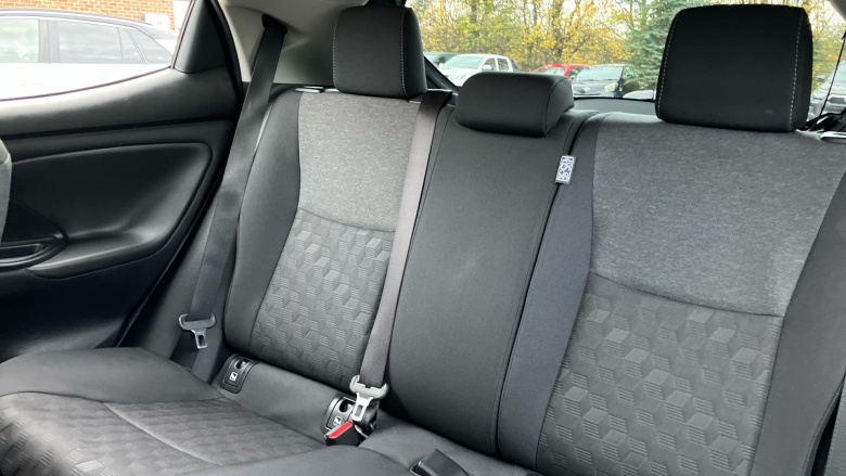 Toyota Yaris 1.5 Hybrid Design 5dr CVT Hybrid Hatchback